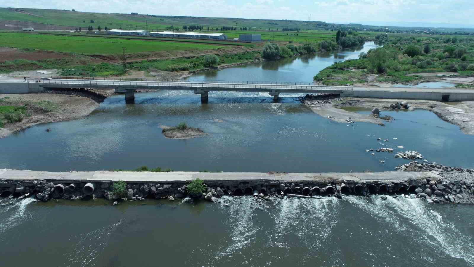 DİYARBAKIR BÜYÜKŞEHİR BELEDİYESİ’NİN SUR İLÇESİ SARILAR MAHALLESİNDE YAPTIĞI KÖPRÜ İLE