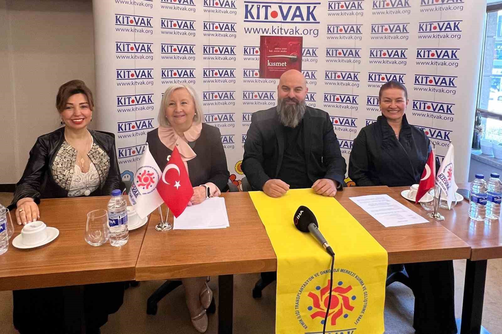 İZMİRLİ YAPIMCI VE MÜZİSYEN EVRİM ATEŞLER, BUGÜN MÜZİK SEVERLERLE BULUŞAN