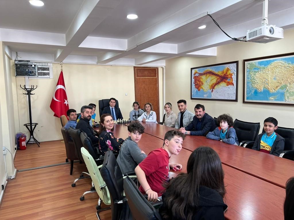 SATRANÇ TURNUVASINDA KARS’IN 3 OKULU FİNALDE(KARS-İHA)