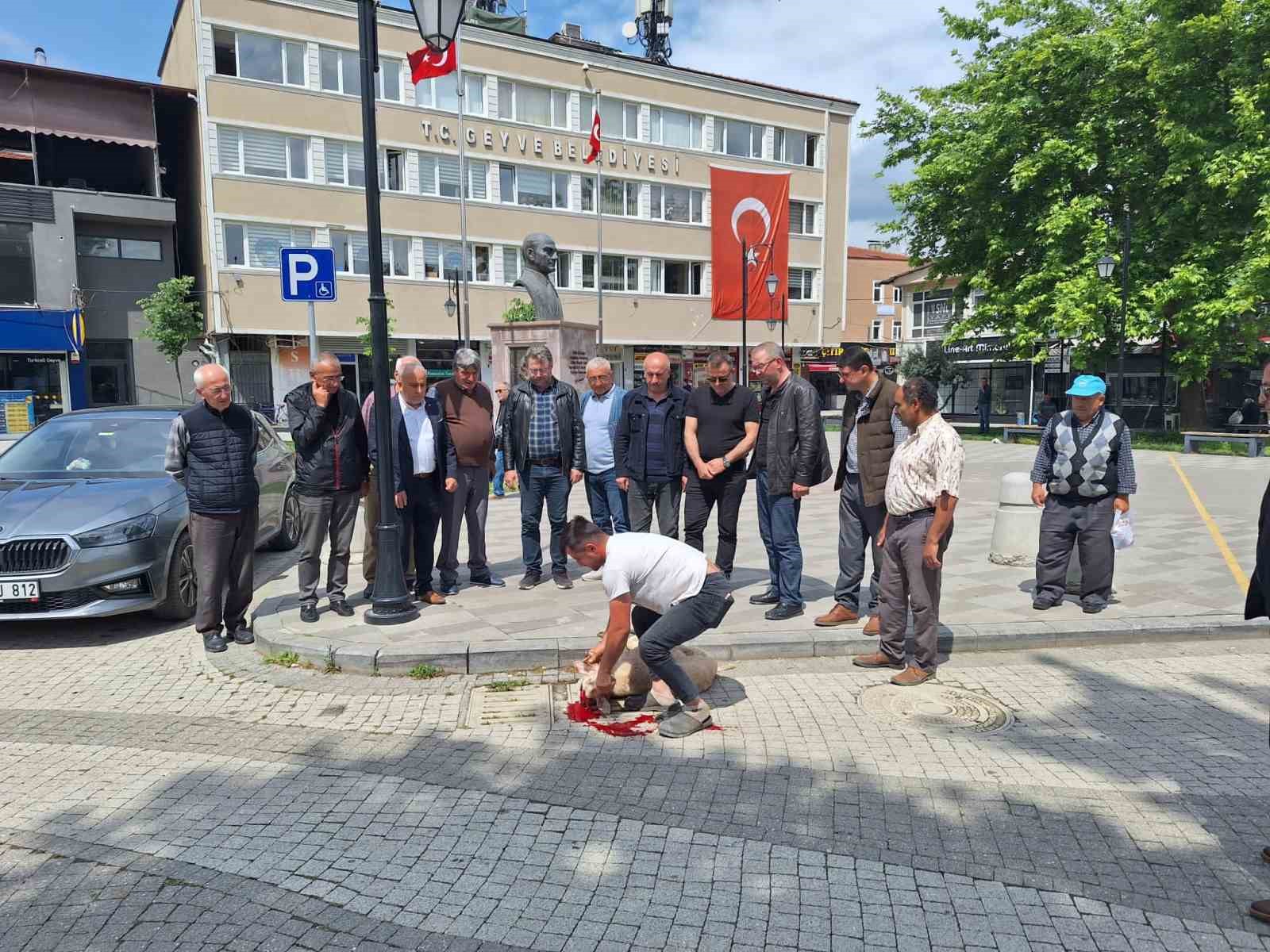 SAKARYA’NIN GEYVE İLÇESİNDE YAŞAYAN ÇİFTÇİ AKİF GÜL, CUMHURBAŞKANI RECEP TAYYİP