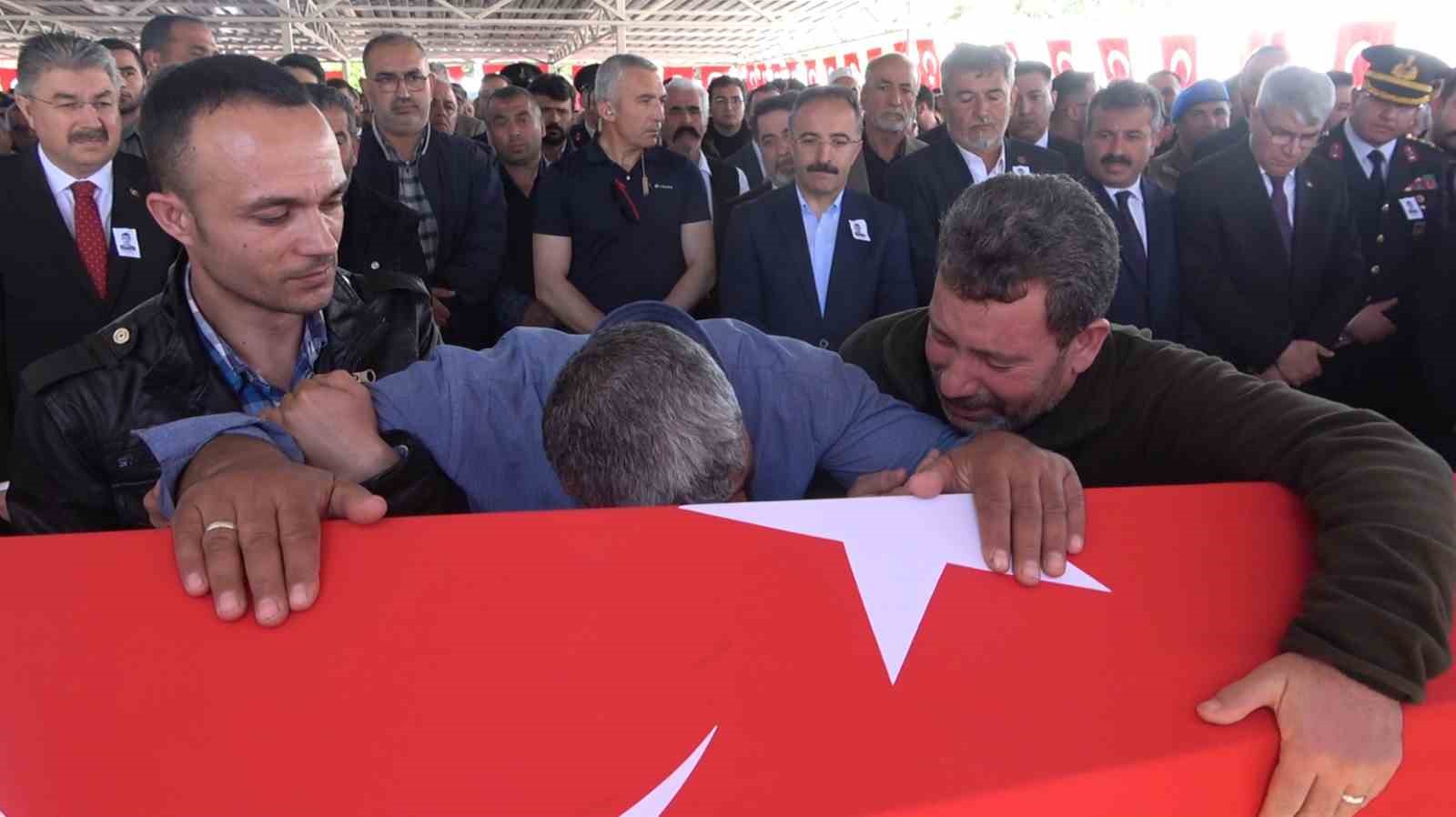 ŞEHİT POLİS MEMURU RESUL BARUTÇU İÇİN ASRİ MEZARLIK CAMİSİNDE CENAZE