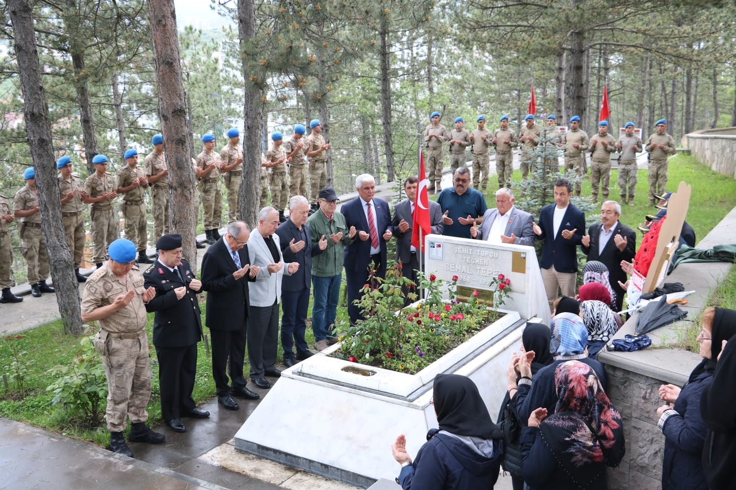 KASTAMONU’DA ŞEHİT TOPÇU TEĞMEN CEMAL TEPELİ ŞAHADETİNİN 30. YILINDA MEZARI