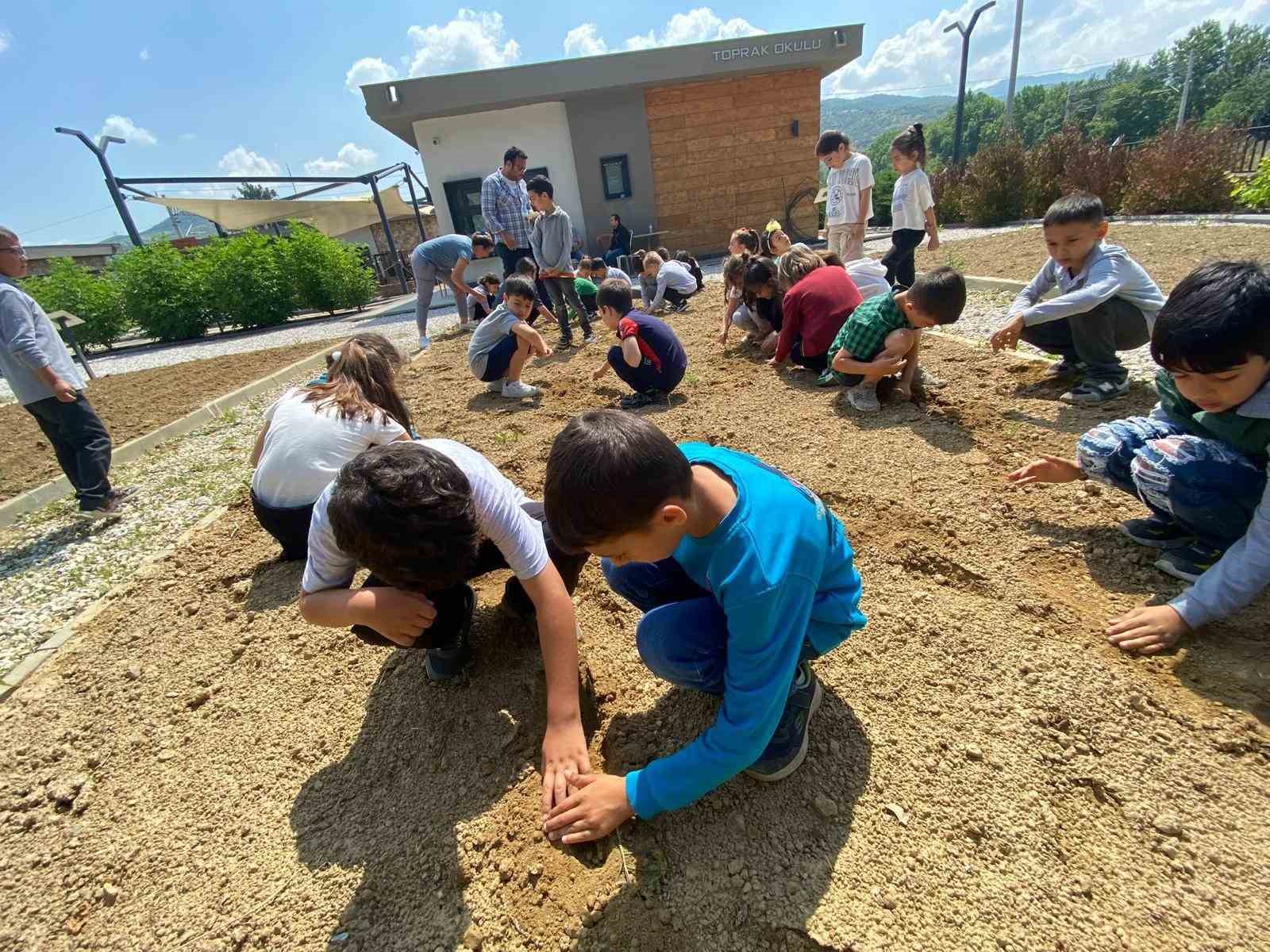 EFES TARLASI YAŞAM KÖYÜ’NDE HAYATA GEÇEN “TOHUMDAN SOFRAYA, SOFRADAN TOHUMA”