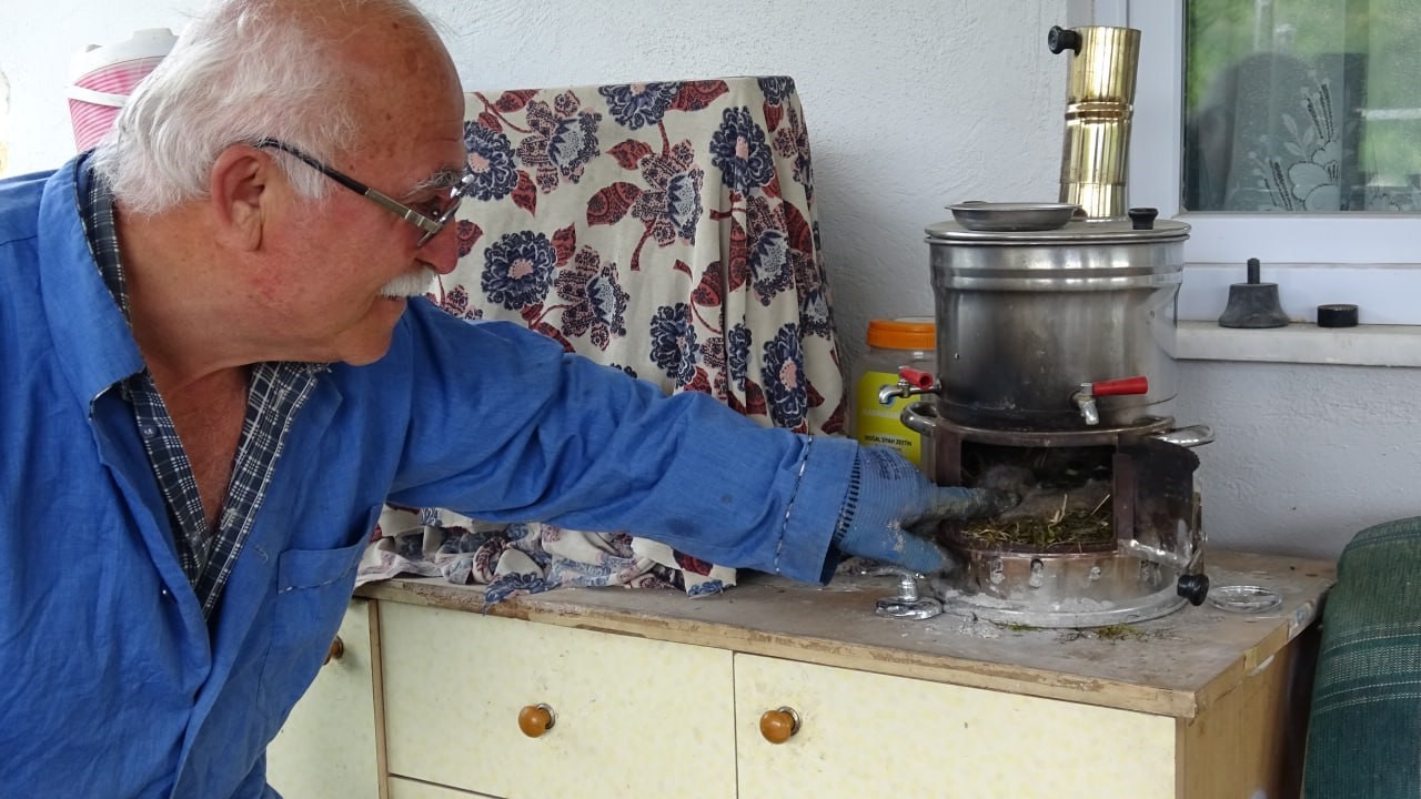 KARABÜK'TE İKİ ARKADAŞ ÇAY DEMLEMEK İÇİN SEMAVERİN KAPAĞINI AÇTIĞINDA 6