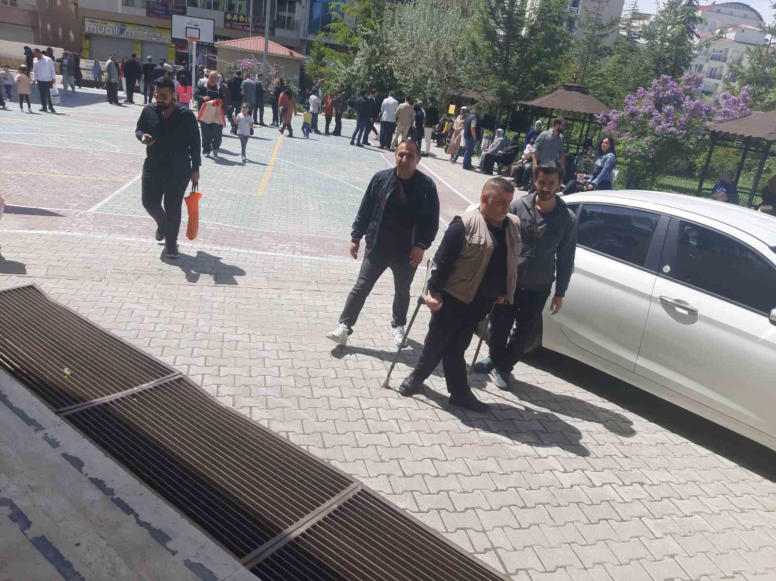 HAKKARİ’NİN ŞEMDİNLİ İLÇESİNDE VATANDAŞLAR CUMHURBAŞKANI VE 28. DÖNEM MİLLETVEKİLİ SEÇİMLERİNE