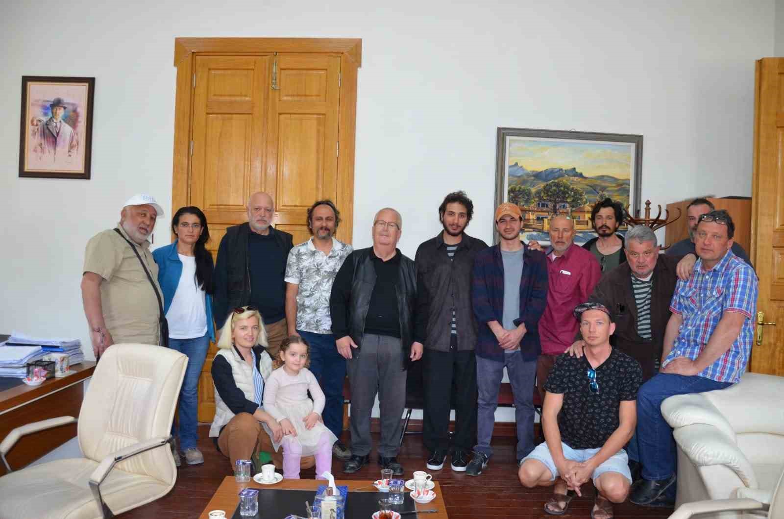 ULUSLARARASI KUZEY EGE GÖMEÇ HEYKEL SEMPOZYUMUNA KATILAN 12 SANATÇI, GÖMEÇ