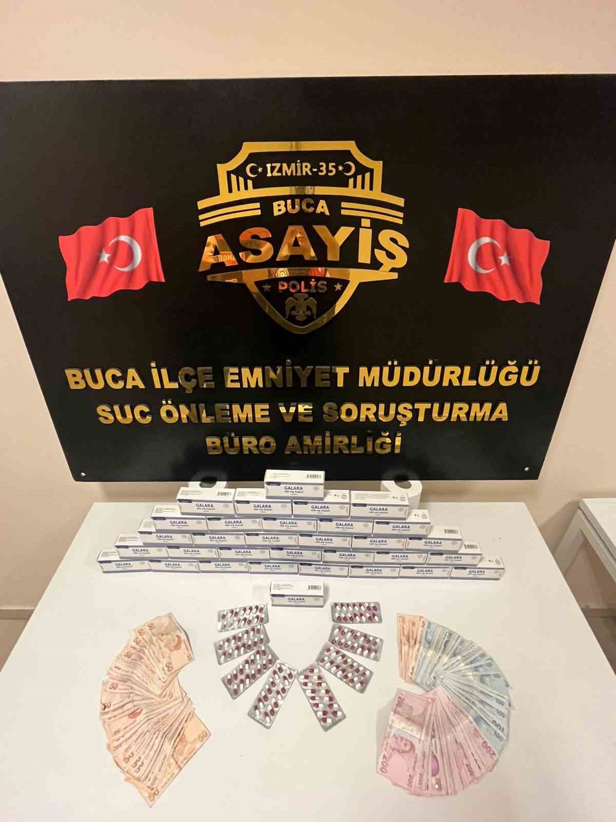 İZMİR'İN BUCA İLÇESİNDE POLİS TARAFINDAN GERÇEKLEŞEN UYGULAMADA YAKALANARAK GÖZALTINA ALINAN