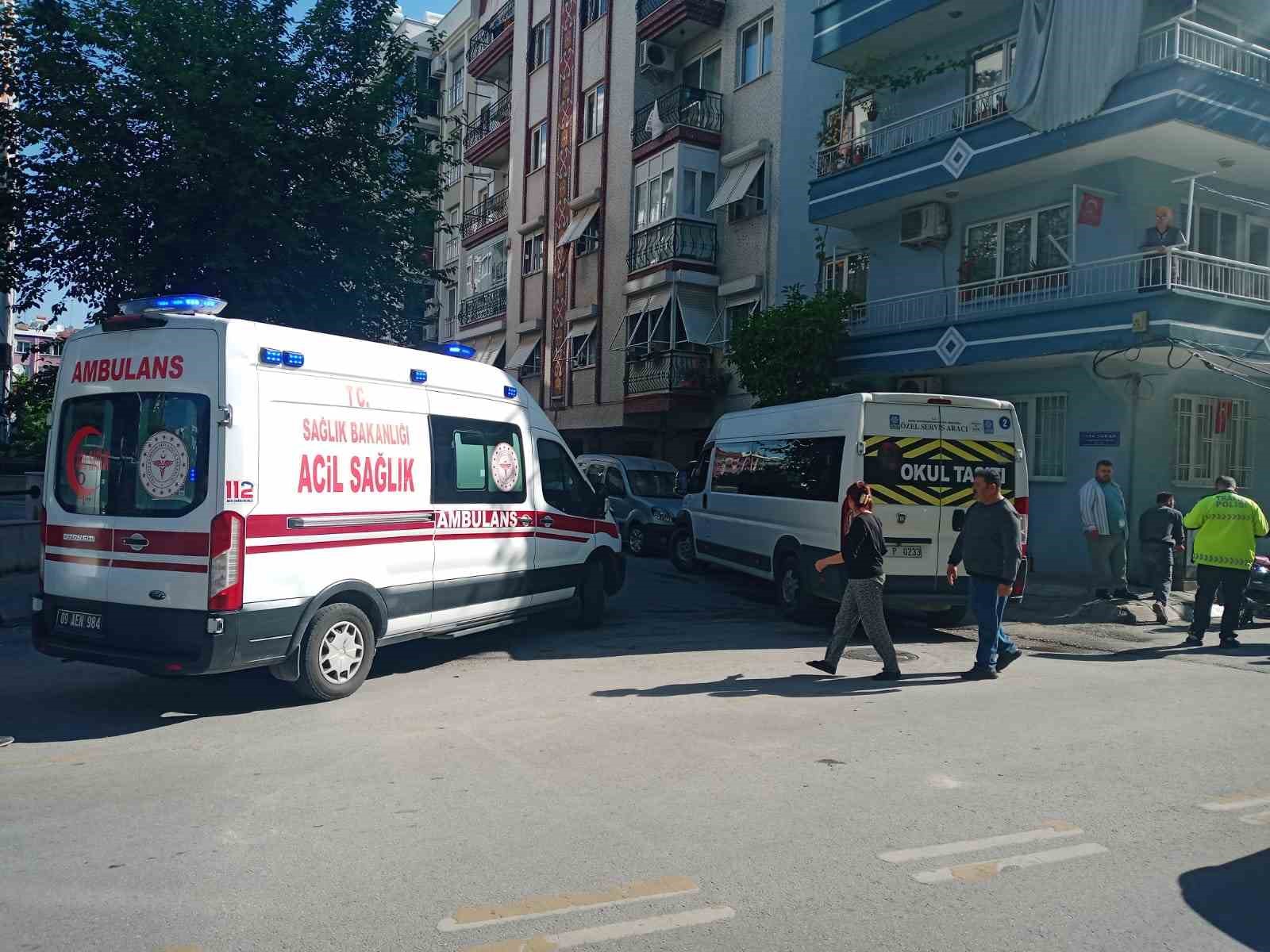 AYDIN’IN EFELER İLÇESİNDE MOTOSİKLET İLE MİNİBÜSÜN ÇARPIŞMASI SONUCU MEYDANA GELEN