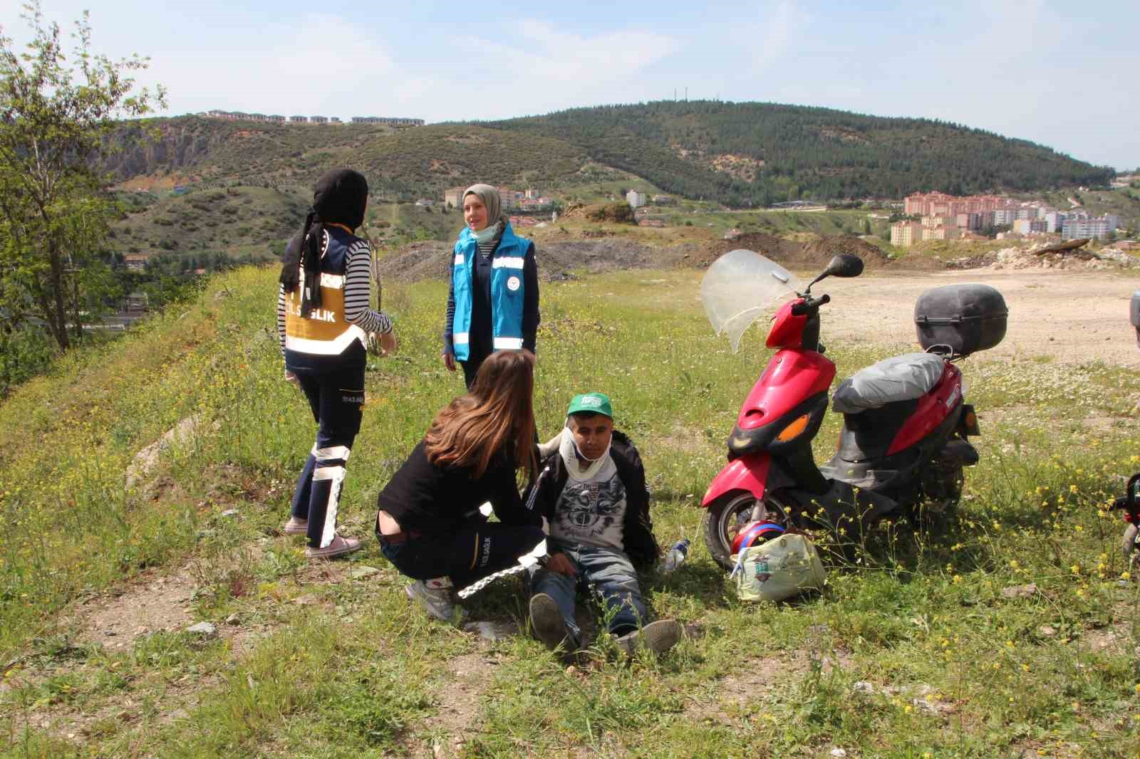 SEYİR HALİNDEKİ MOTORLU BİSİKLET DEVRİLİRKEN, SÜRÜCÜSÜ YARALANDI