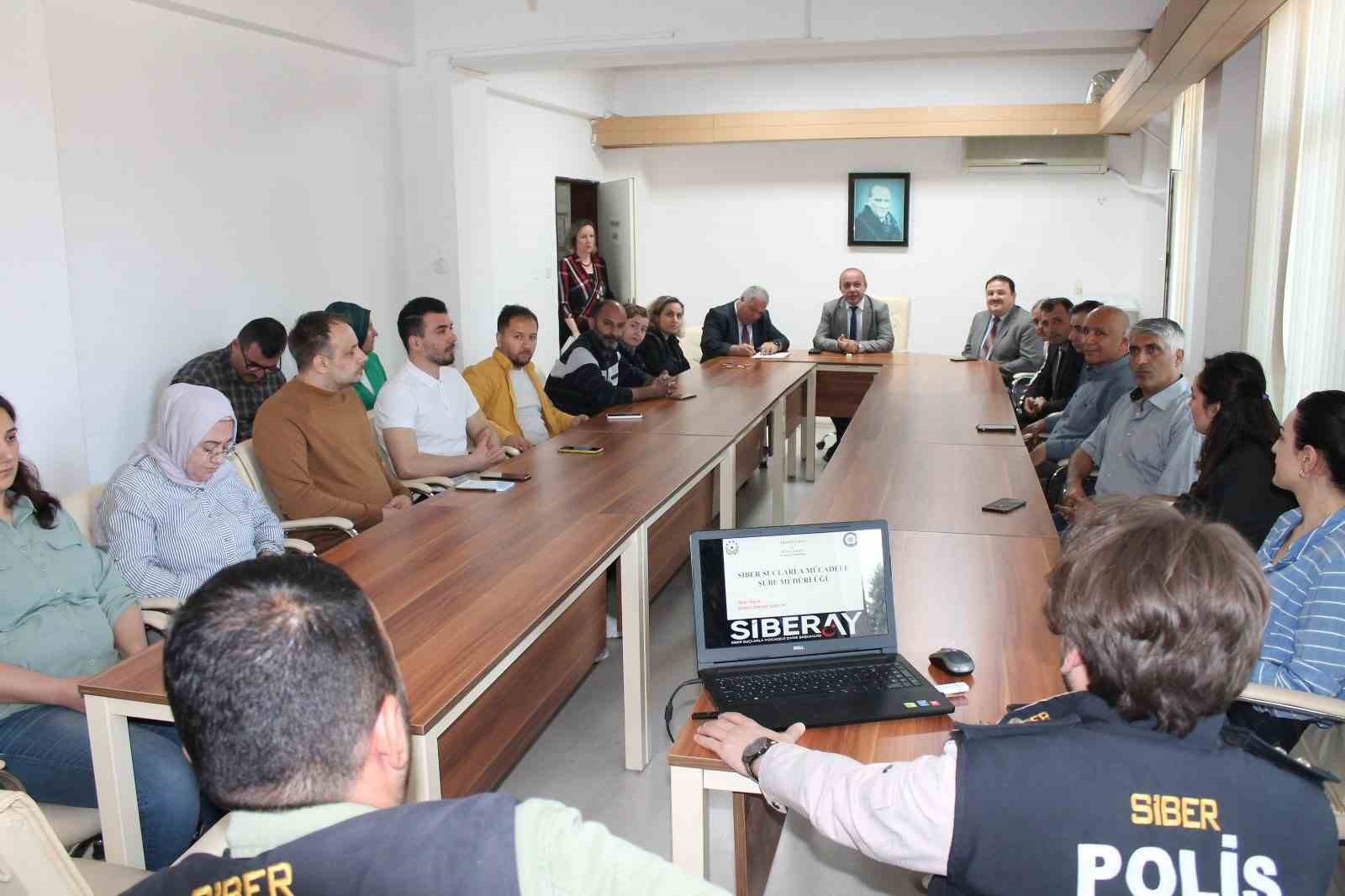 DÜZCE EMNİYET MÜDÜRLÜĞÜ, SOSYAL MEDYADA SİBER GÜVENLİK VE SOSYAL MEDYA