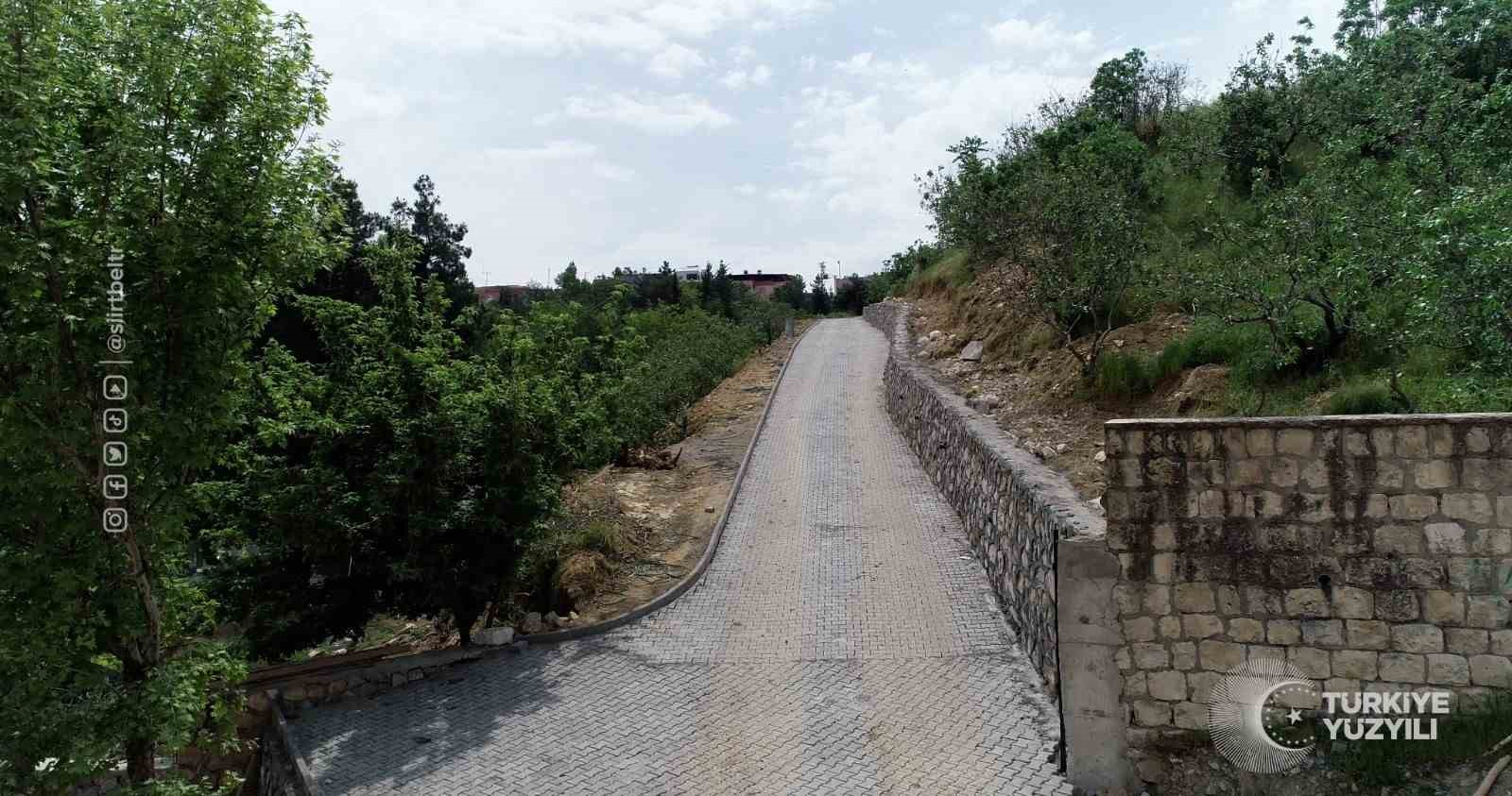 SİİRT BELEDİYESİ FEN İŞLERİ MÜDÜRLÜĞÜ EKİPLERİNCE, ŞEYH SÜLEYMAN MEZARLIĞI'NA GİDEN