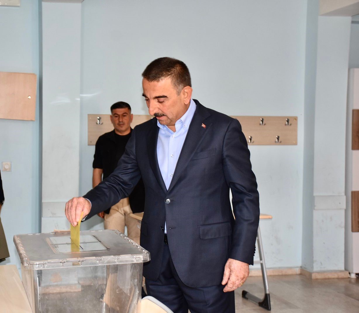 SİİRT VALİSİ VE BELEDİYE BAŞKAN VEKİLİ OSMAN HACIBEKTAŞOĞLU, EŞİ GÜNEY