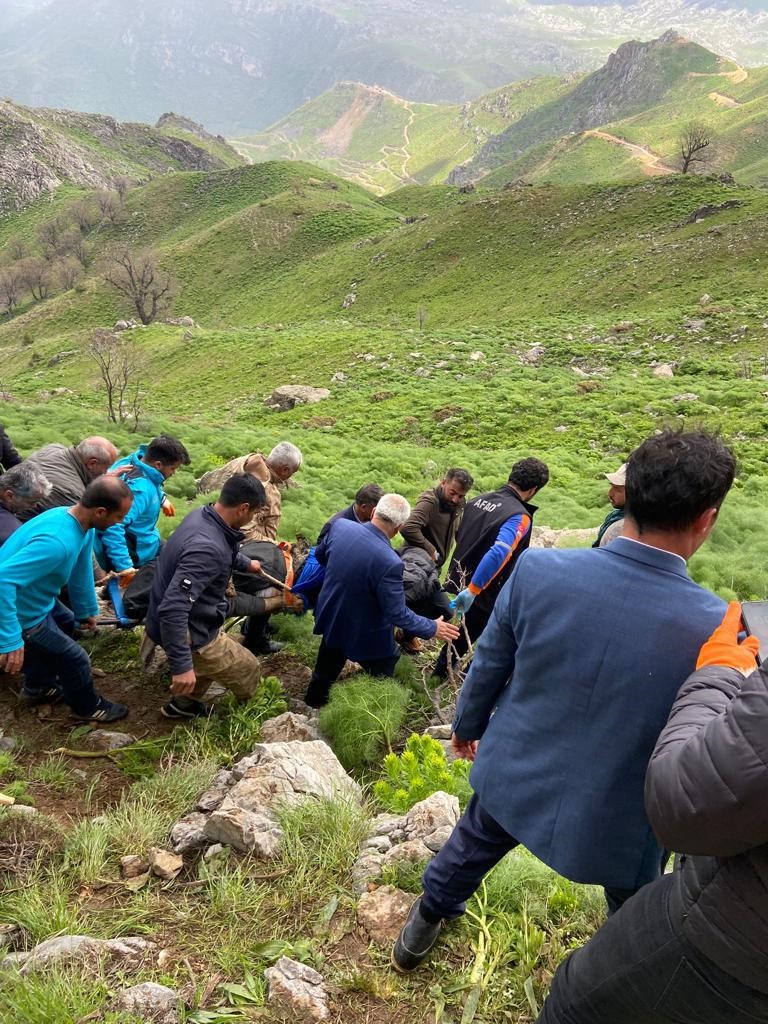 SİİRT’İN ŞİRVAN İLÇESİNDE YABAN BİTKİSİ TOPLARKEN KAYALIKLARDAN DÜŞEN 60 YAŞINDAKİ