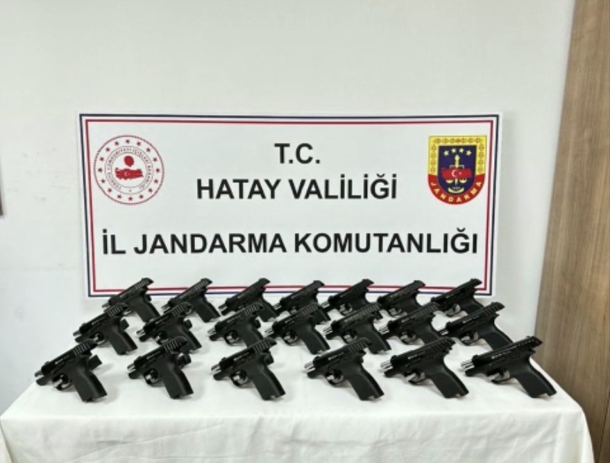 HATAY’DA JANDARMA EKİPLERİ TARAFINDAN YAPILAN OPERASYONDA KARGOYLA GÖNDERİLMEYE ÇALIŞILAN 20