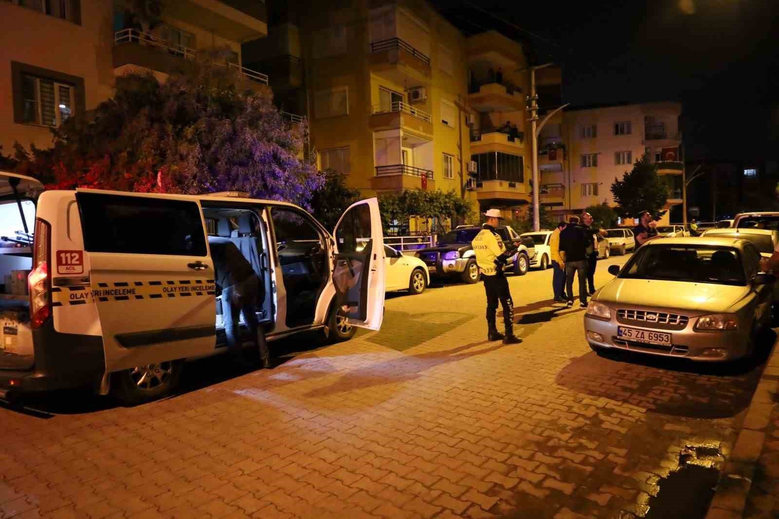SİLAHLA YARALAMA ŞÜPHELİSİ OLAY YERİNE DÖNÜP TESLİM OLDU