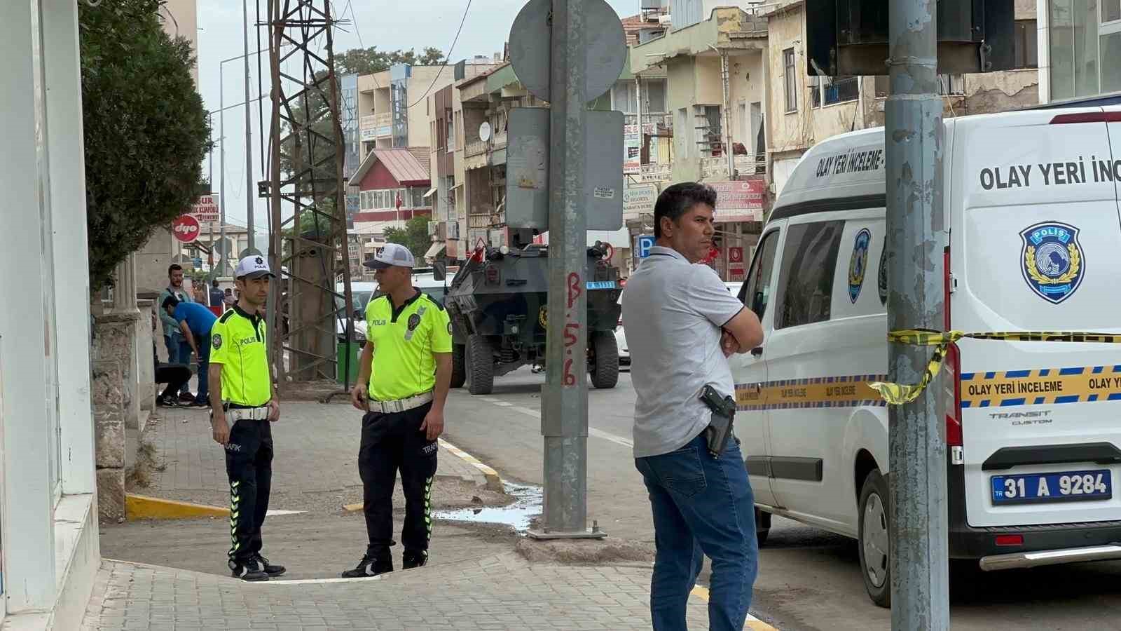 OLAY, İLÇEYE BAĞLI BANKALARIN OLDUĞU ATATÜRK CADDESİ'NDE MEYDANA GELDİ