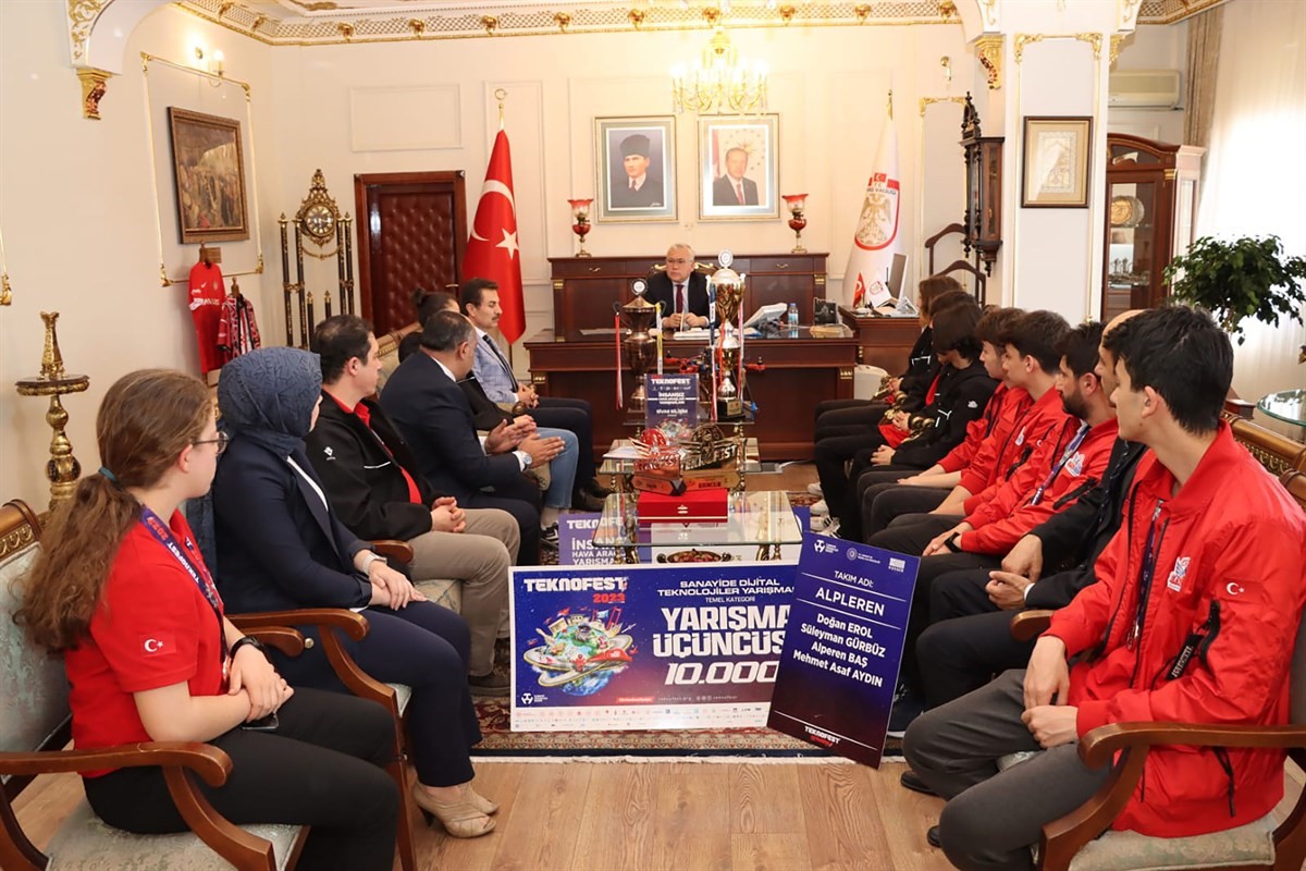 ŞİMŞEK, DERECE ÖĞRENCİLERİNİ ALTINLA ÖDÜLLENDİRDİ