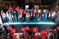 SINDIRGI’DA DEMOKRASİ ZAFERİ SOKAKLARA TAŞTI