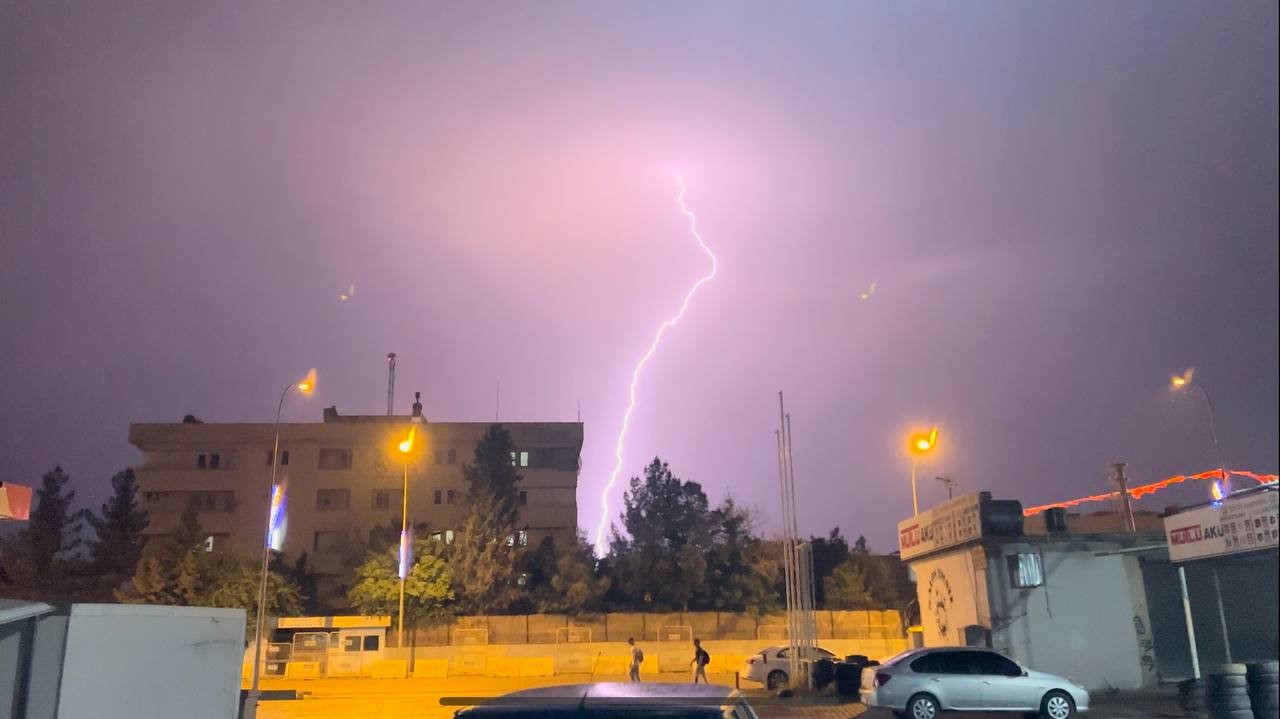 SINIR İLÇESİNDE ÇAMUR YAĞDI