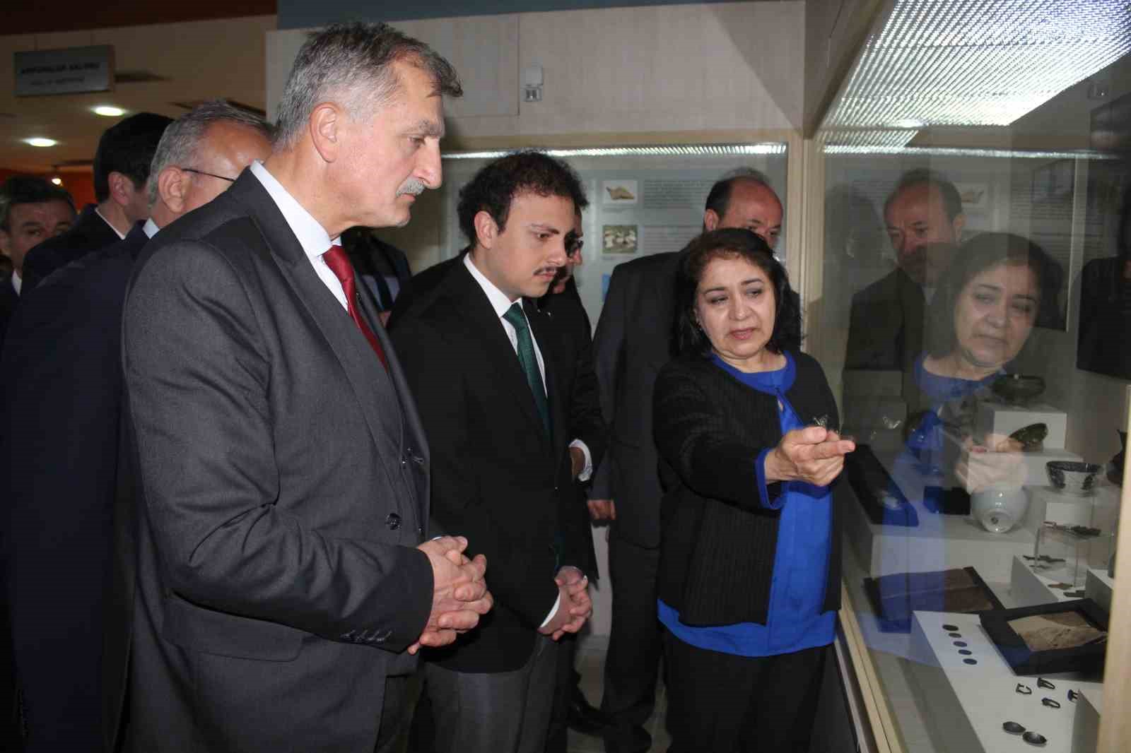 BALATLAR YAPI TOPLULUĞU KAZISINDA ORTAYA ÇIKAN ESERLERİN SERGİ AÇILIŞI YAPILDI