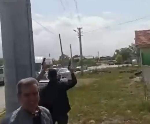 KONYA’DA 3 DÜĞÜN MAGANDALARI, ELLERİNDEKİ AV TÜFEĞİ VE TABANCALARLA SIRAYLA