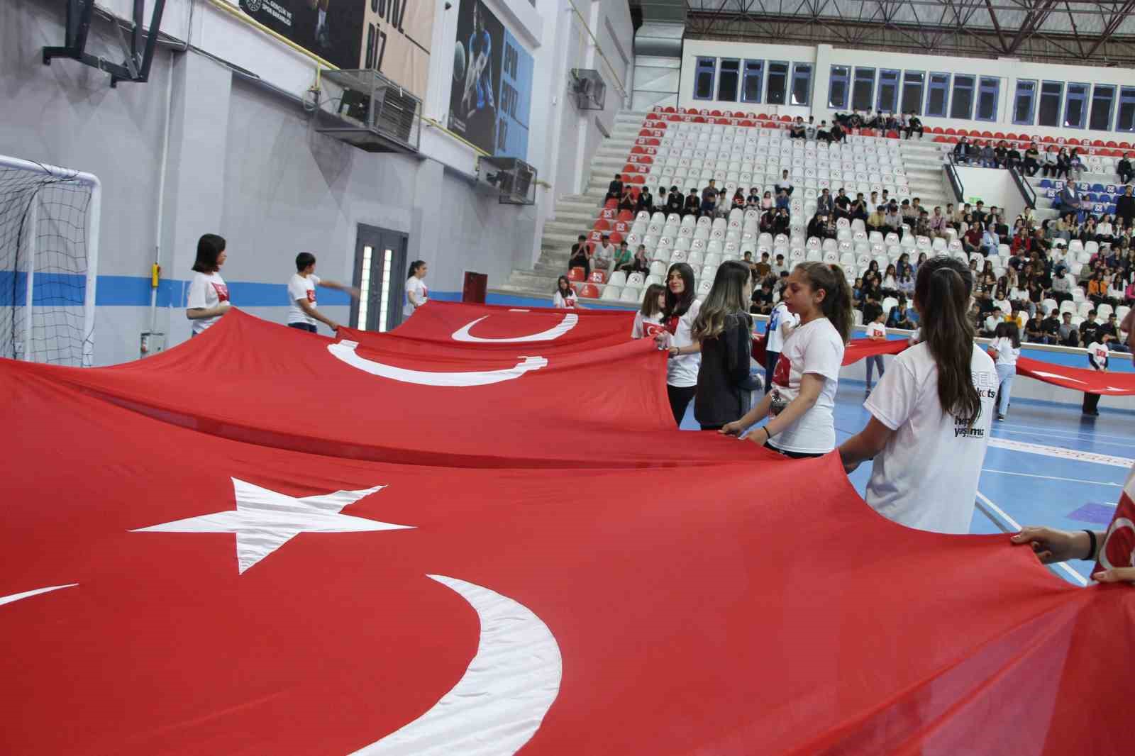 ŞIRNAK'TA 19 MAYIS ATATÜRK’Ü ANMA, GENÇLİK VE SPOR BAYRAMI ETKİNLİKLE