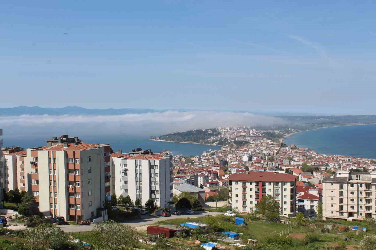 SİNOP’TA DENİZDEN GELEREK ŞEHRİN ÜZERİNDEN GEÇİP DAHA SONRA DA KAYBOLAN
