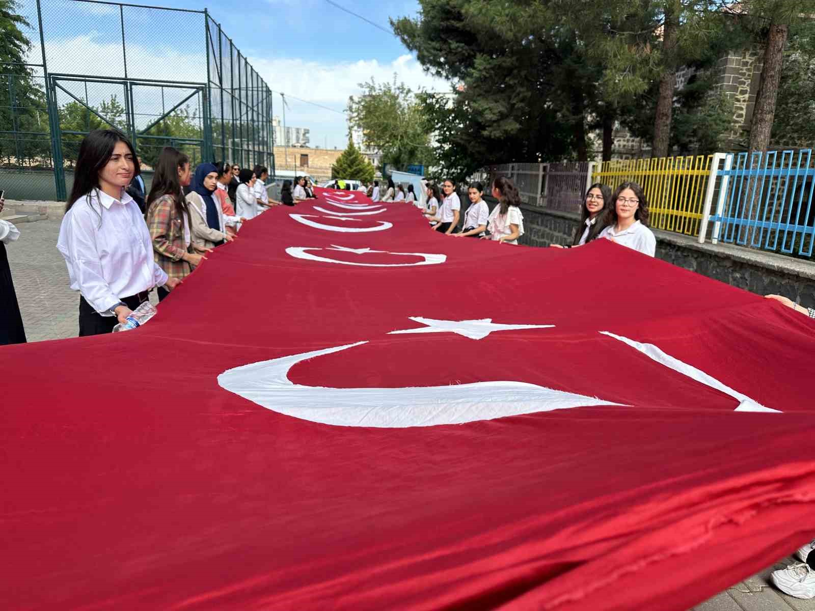 ŞANLIURFA’NIN SİVEREK İLÇESİNDE 19 MAYIS ATATÜRK’Ü ANMA GENÇLİK VE SPOR