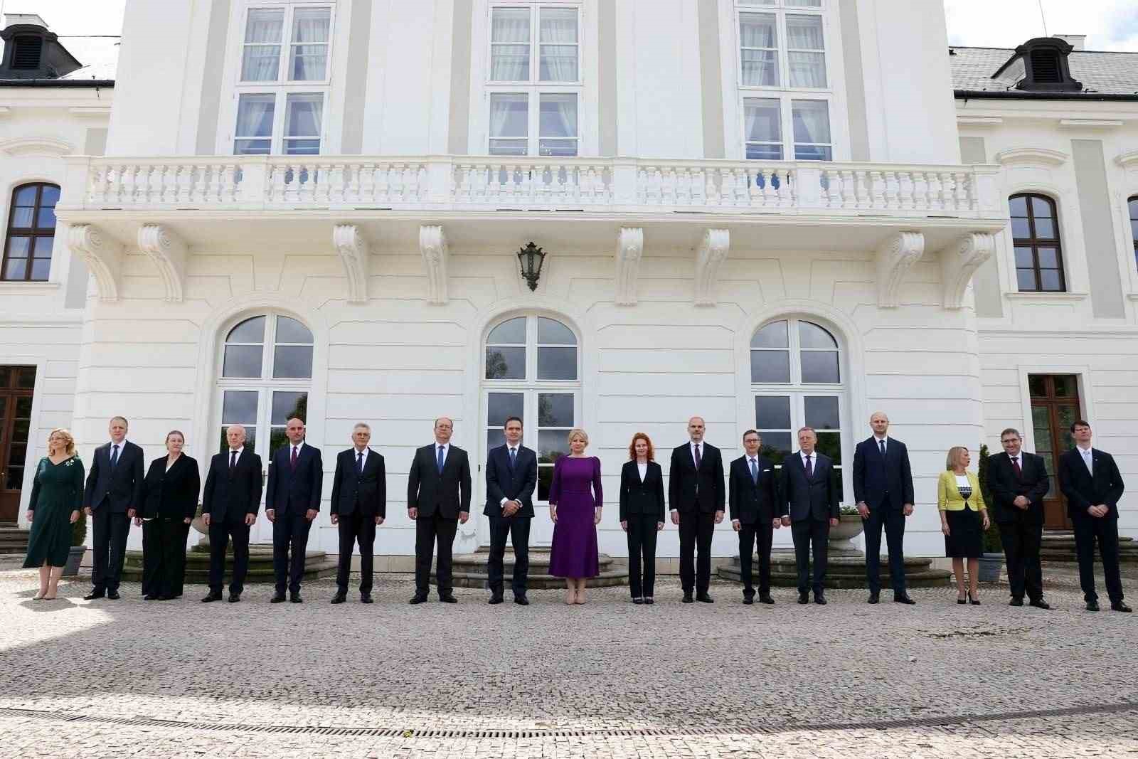 SLOVAKYA’DA İLK KEZ TEKNOKRAT HÜKÜMET GÖREVDE