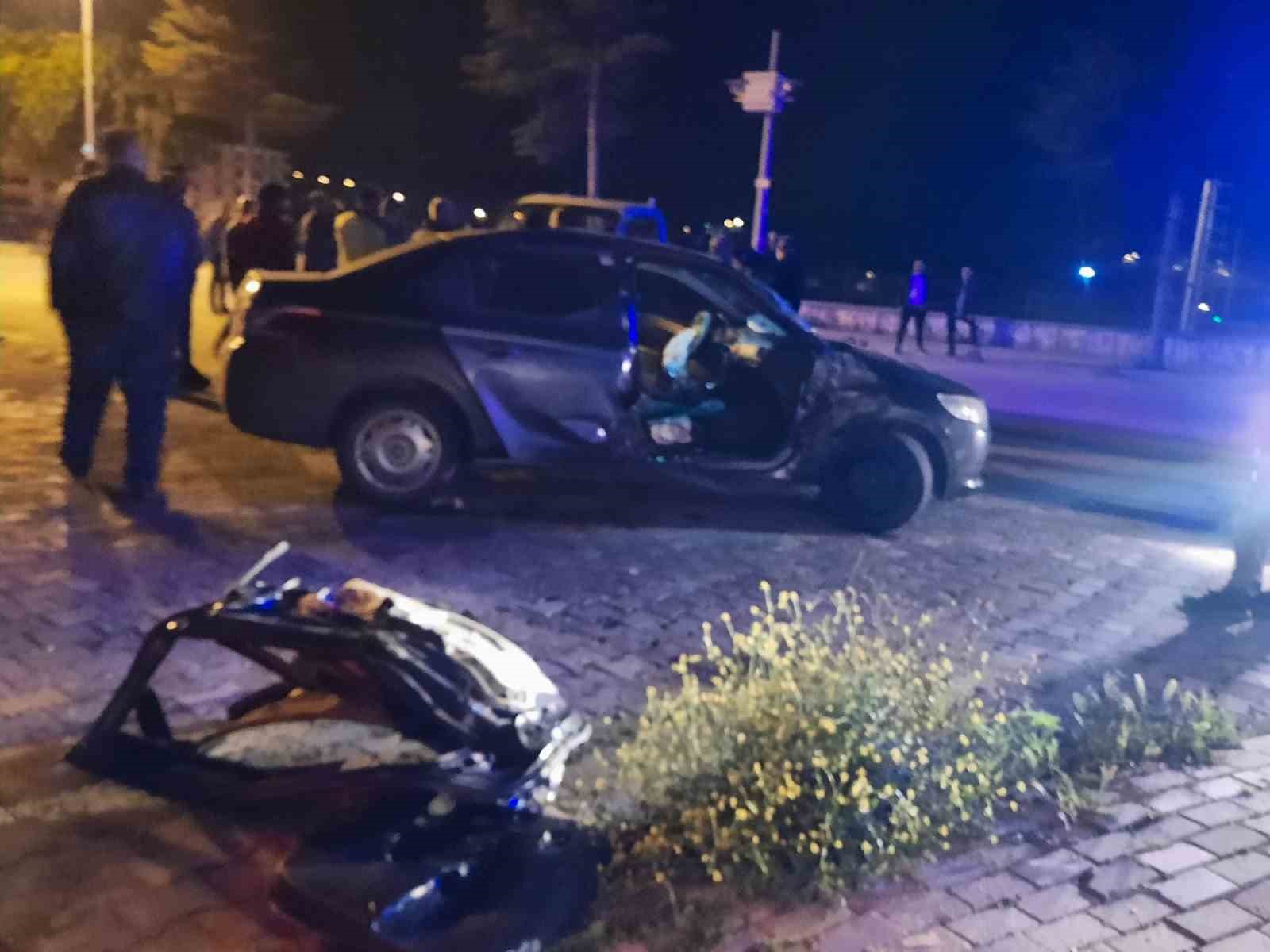 BİLECİK'TE YAŞANAN TRAFİK KAZASINDA 1'İ AĞIR 3 KİŞİ YARALANDI