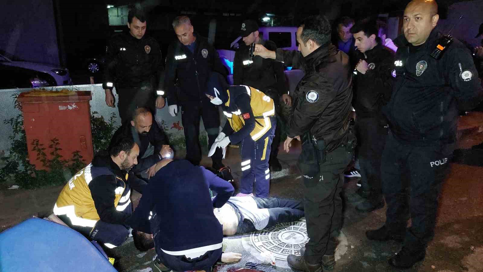 SİLAHLI SALDIRIYA UĞRAYAN KADİR YALÇINKAYA (33) OLAY YERİNDE HAYATINI KAYBETTİ.