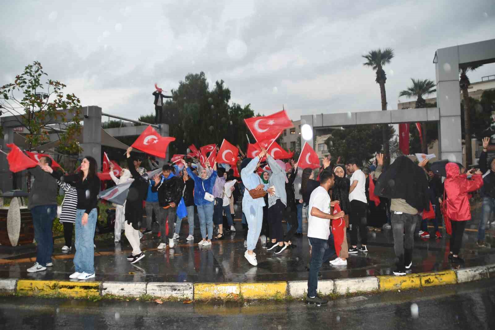 SÖKEDE CUMHUR İTTİFAKINDAN KUTLAMA