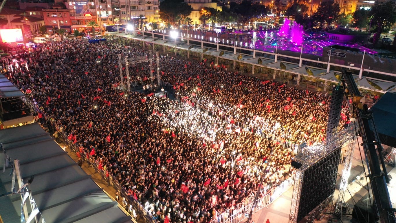 SON YILLARIN EN COŞKULU GENÇLİK KONSERİ AYDIN'DA