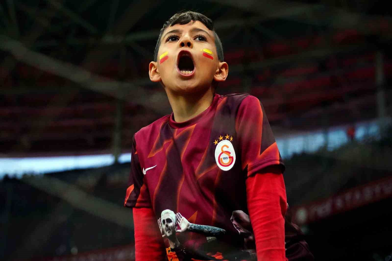 Spor Toto Süper Lig: Galatasaray: 0 – Başakşehir: 0 (Maç devam ediyor) SPOR TOTO SÜPER LİG'İN 33. HAFTASINDA GALATASARAY, SAHASINDA MEDİPOL BAŞAKŞEHİR
