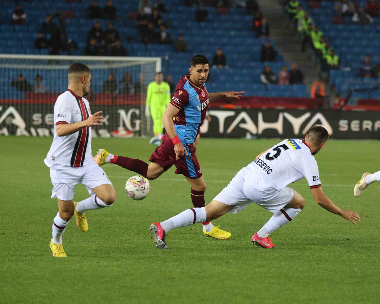 SPOR TOTO SÜPER LİG'İN 35'NCİ HAFTASINDA TRABZONSPOR İLE FATİH KARAGÜMRÜK