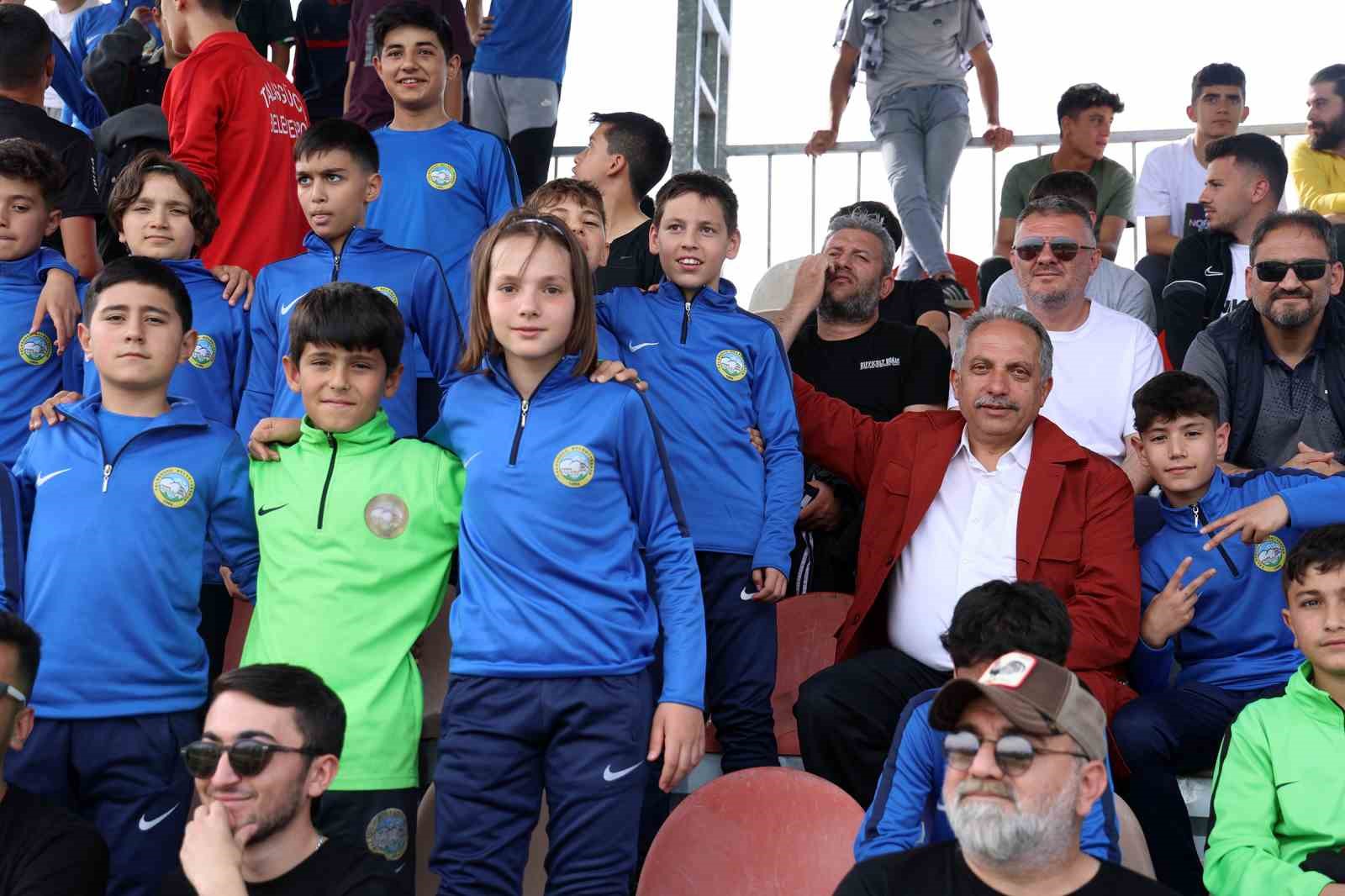 A TAKIMI BÖLGESEL AMATÖR LİG’DEN (BAL) 3. LİG’E ÇIKAN, U-14