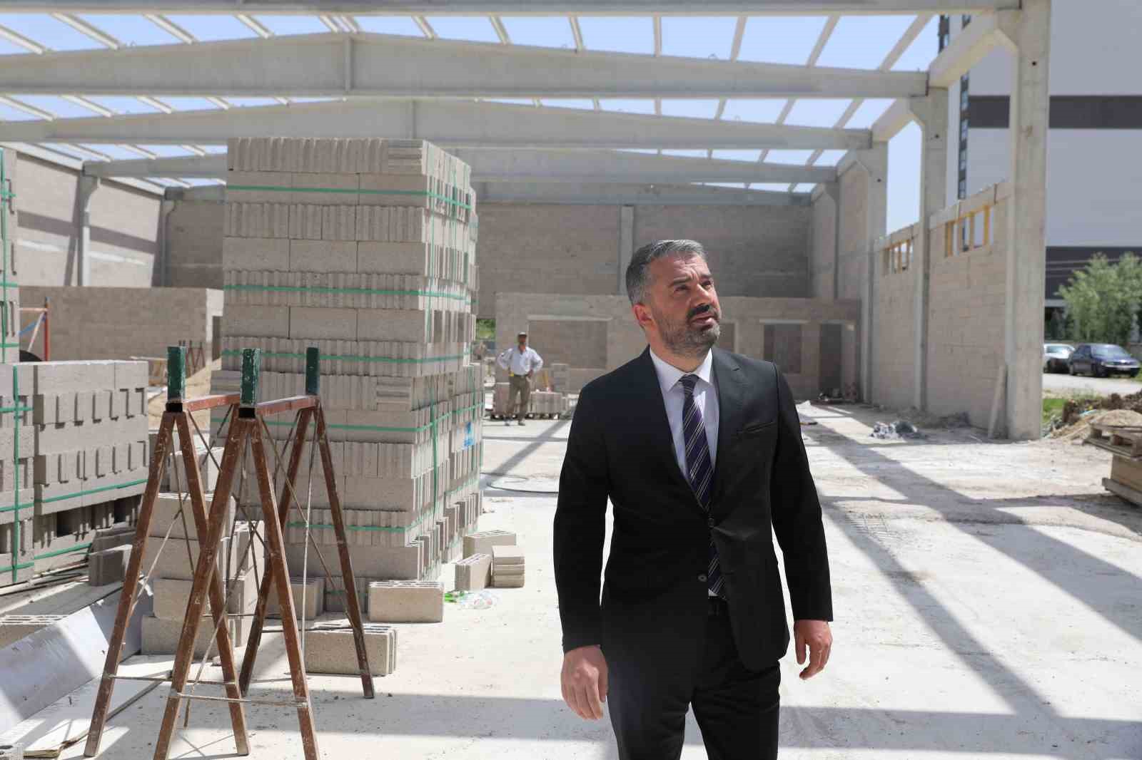 PURSAKLAR BELEDİYE BAŞKANI ERTUĞRUL ÇETİN, SPOR KOMPLEKSİ'NDEKİ ÇALIŞMALARI İNCELEDİ