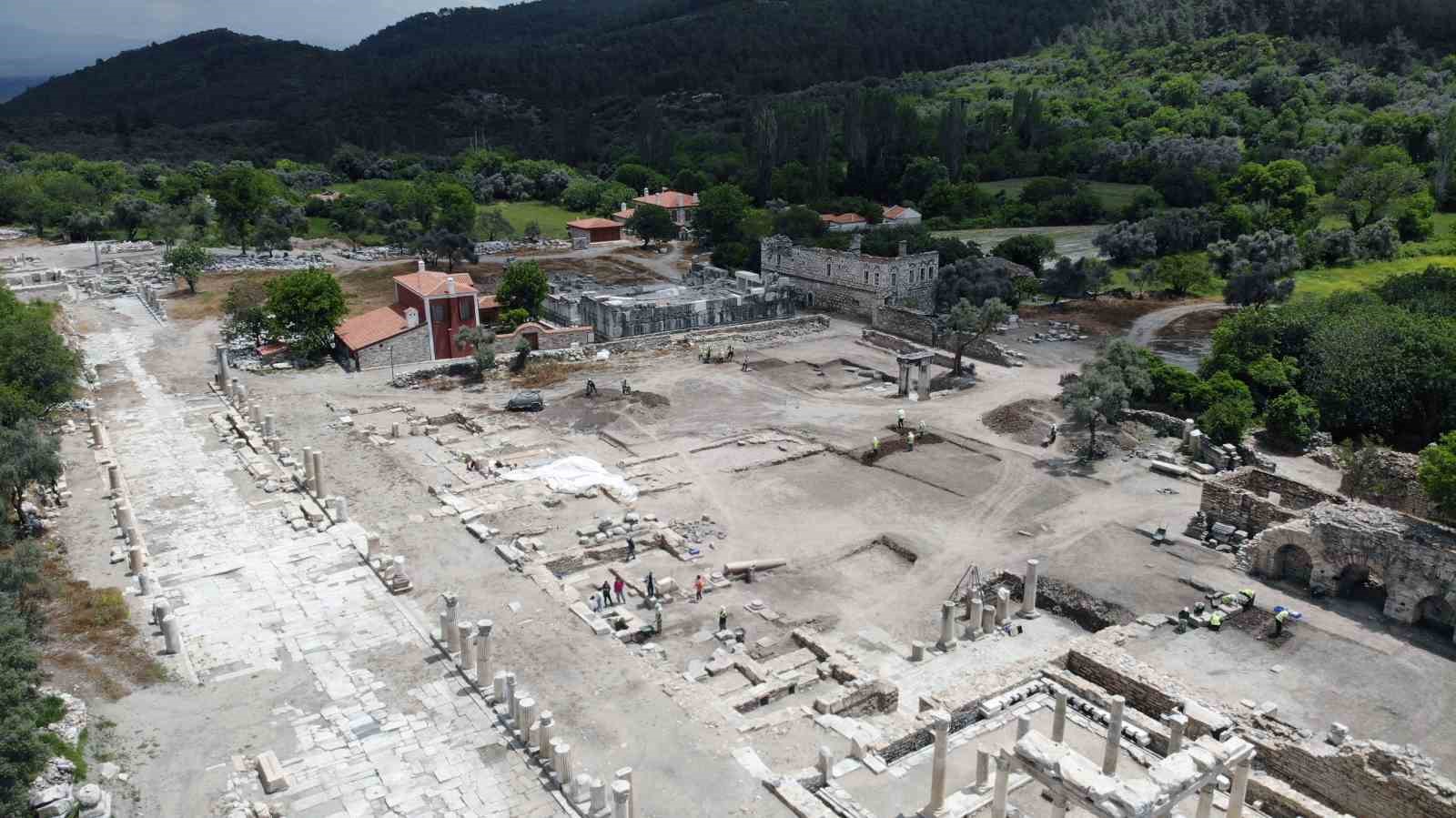 MUĞLA’NIN YATAĞAN İLÇESİNDEKİ STRATONİKEİA ANTİK KENTİNDE HUMMALI BİR ÇALIŞMA YÜRÜTÜLÜYOR.