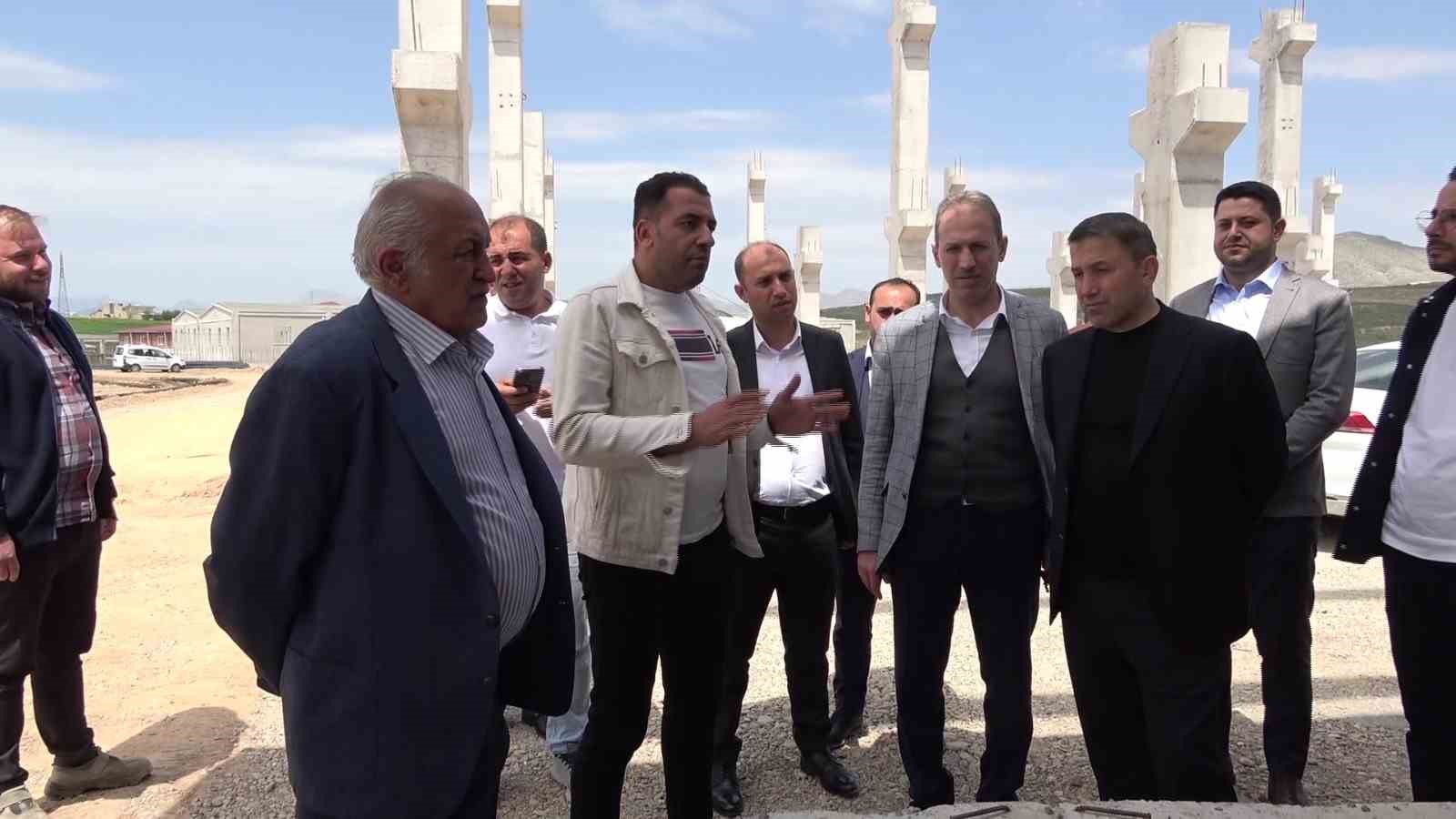 SİİRT TİCARET VE SANAYİ (STSO) BAŞKANI GÜVEN KUZU VE BERABERİNDEKİ