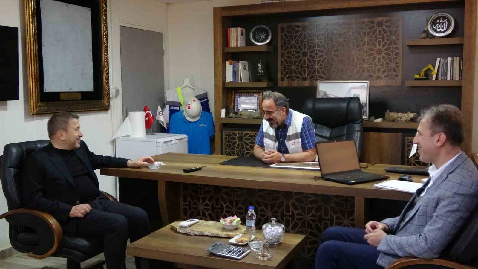 SİİRT TİCARET VE SANAYİ (STSO) BAŞKANI GÜVEN KUZU VE BERABERİNDEKİ