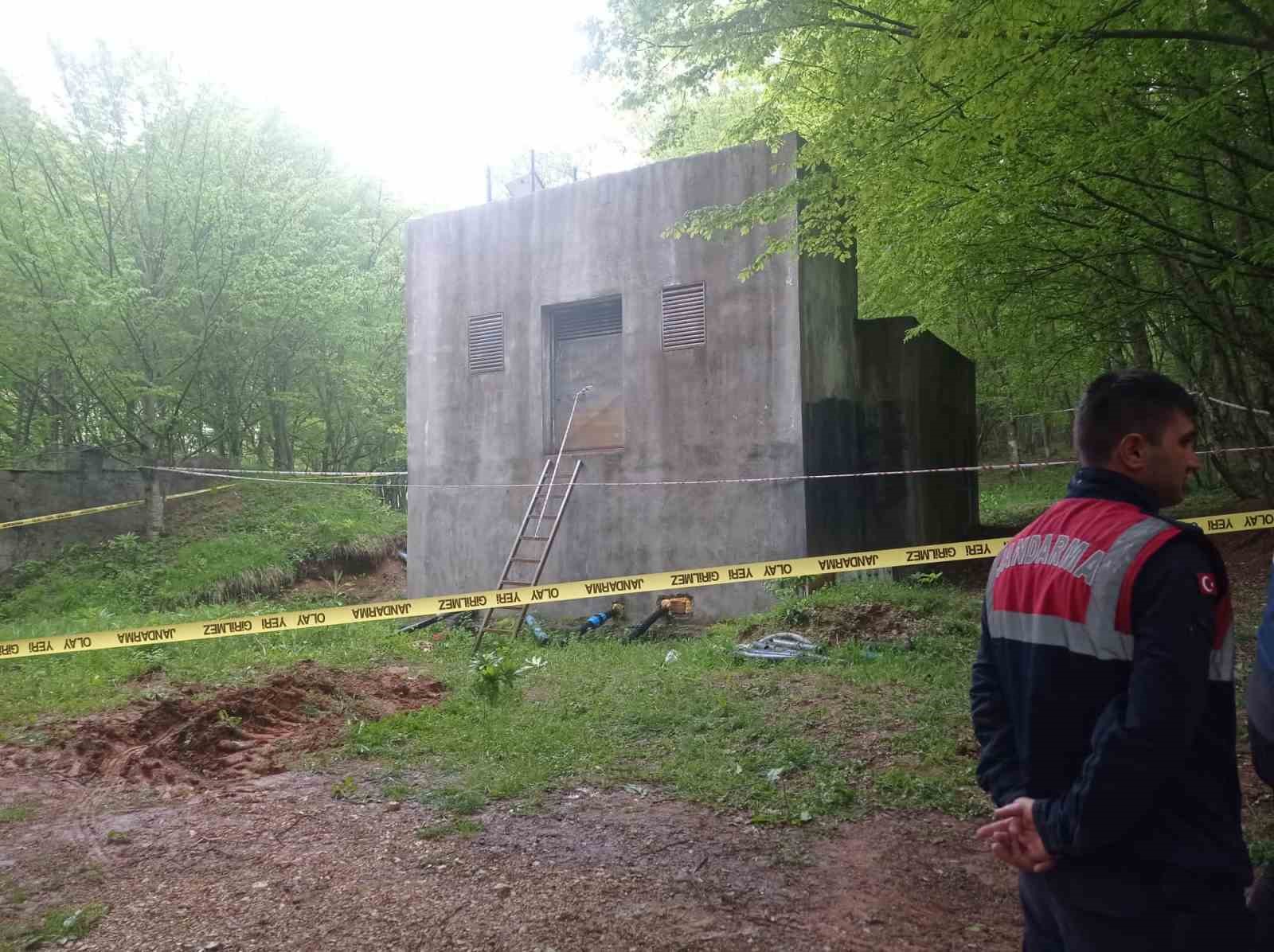 BOLU’NUN HAMİDİYE MAHALLESİ’NDE SU DEPOSUNU TEMİZLEMEK İSTEYEN 2 KİŞİDEN BİRİ,