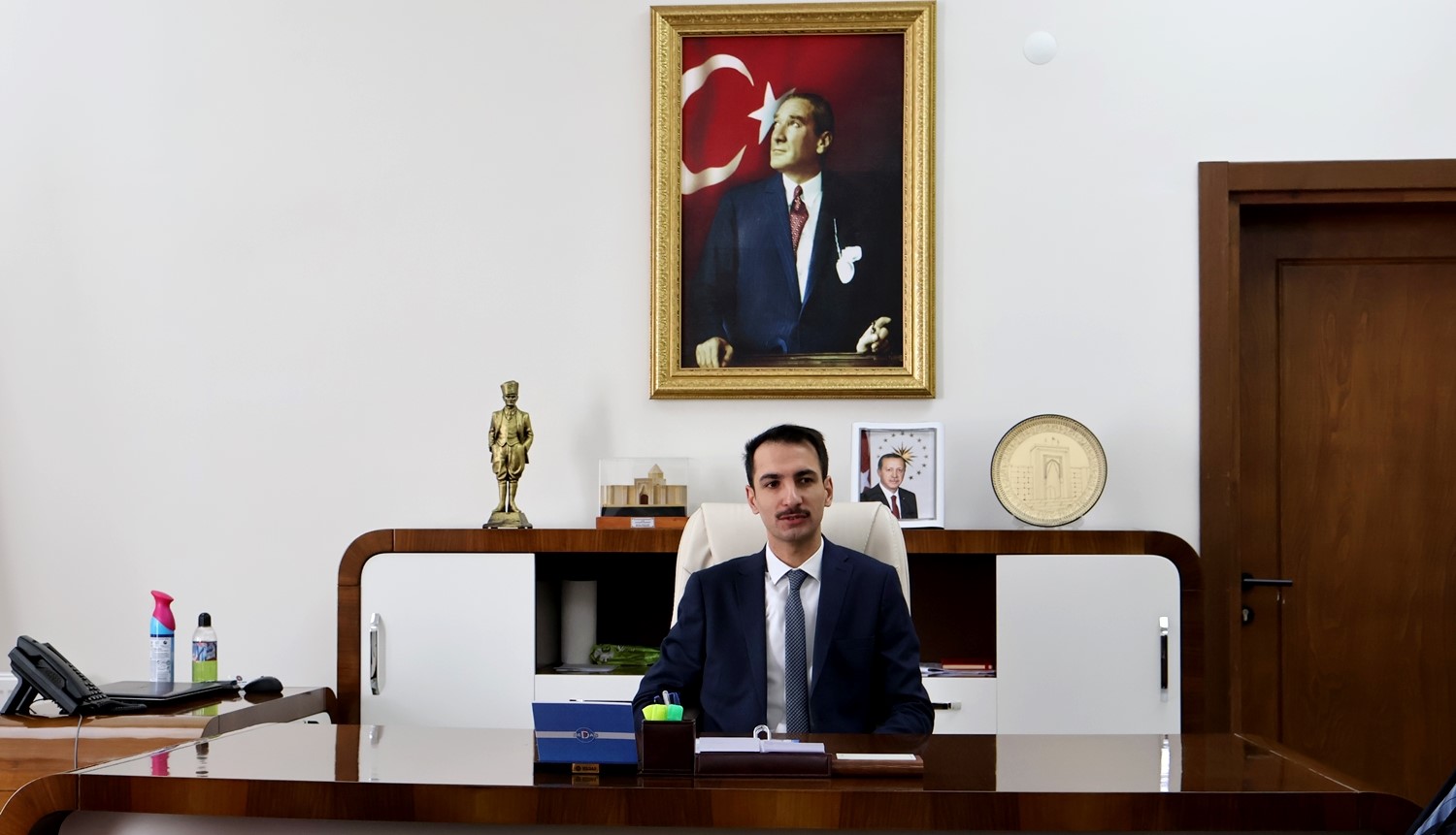 AKSARAY’IN SULTANHANI İLÇESİ’NE İÇİŞLERİ BAKANLIĞI KARARIYLA ATANAN YENİ KAYMAKAM SERKAN