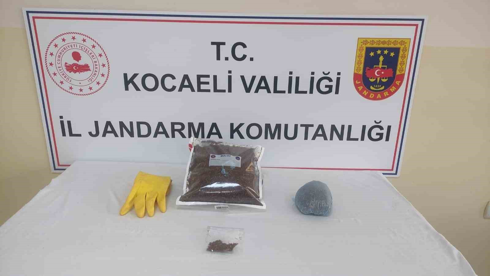 KOCAELİ'NİN İZMİT İLÇESİNDE BİR ŞÜPHELİNİN EVİNDE YAPILAN OPERASYONDA 650 GRAM