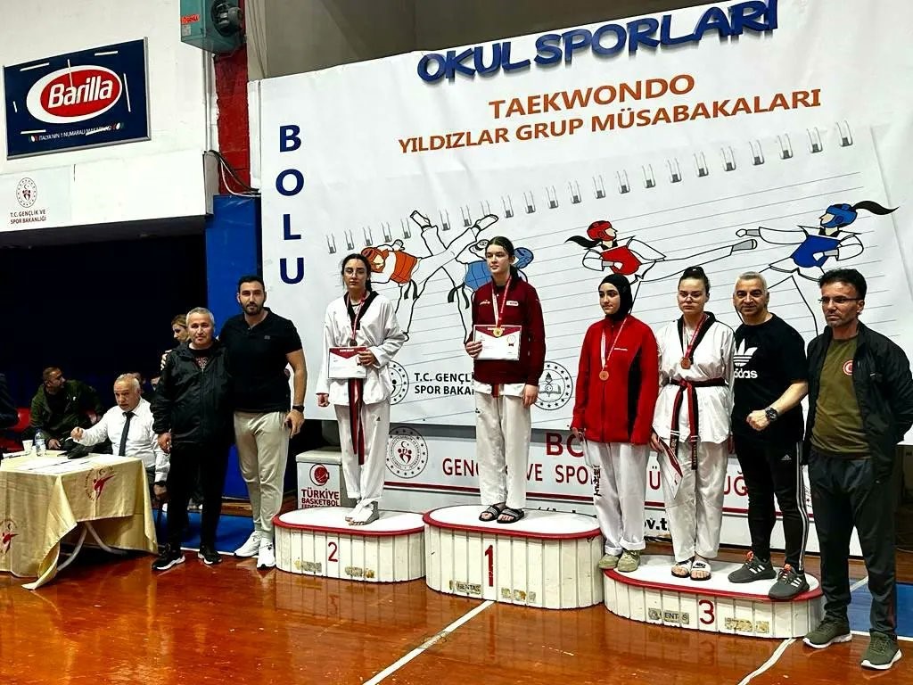 ESKİŞEHİRLİ GENÇ SPORCULAR, BOLU'DA DÜZENLENEN OKUL SPORLARI TAEKWONDO YILDIZLAR GRUP