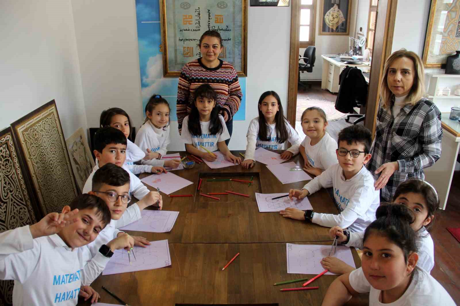 SİVAS’TA TARİHİ ŞÜKRİYE ÖZÇALI KONAĞI MATEMATİK VE SANAT EVİ’NDE GELİŞTİRİLEN