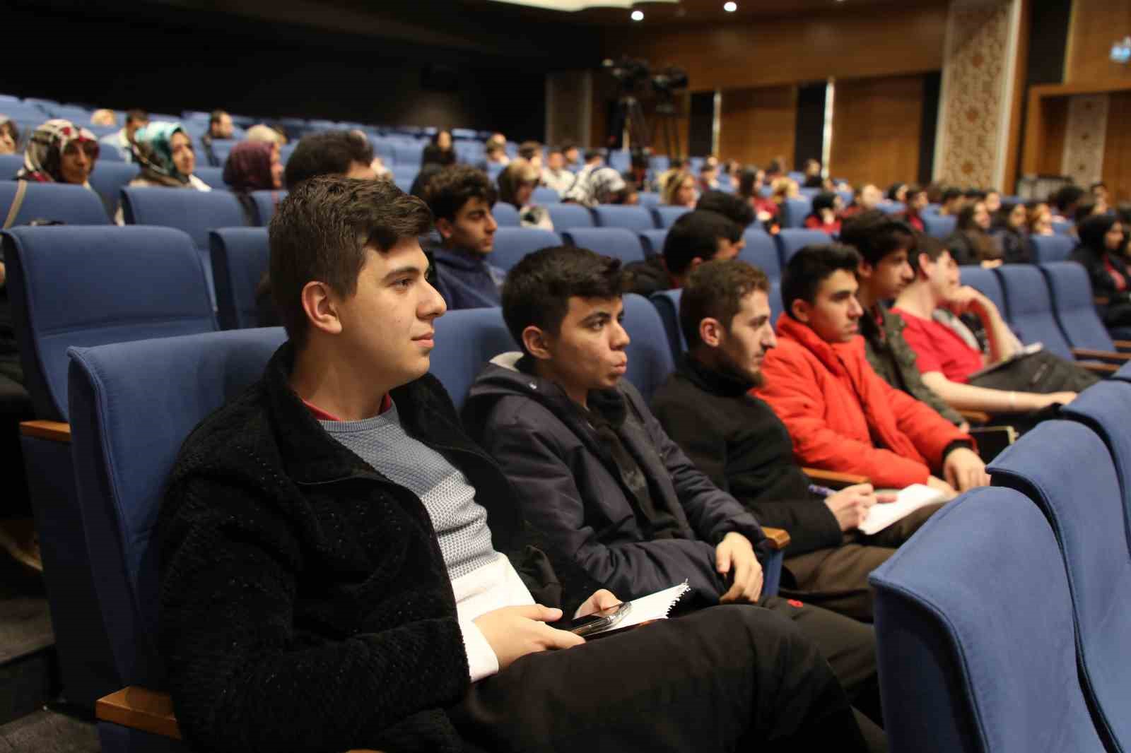 ESENLER BELEDİYESİ, KALEME ALDIĞI ROMANLARLA TARİHE YERLİ VE MİLLİ BİR