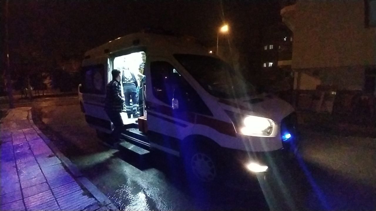 ÇORUM'DA BİR ŞAHIS TARTIŞTIĞI EŞİNİ BIÇAKLA YARALADI.