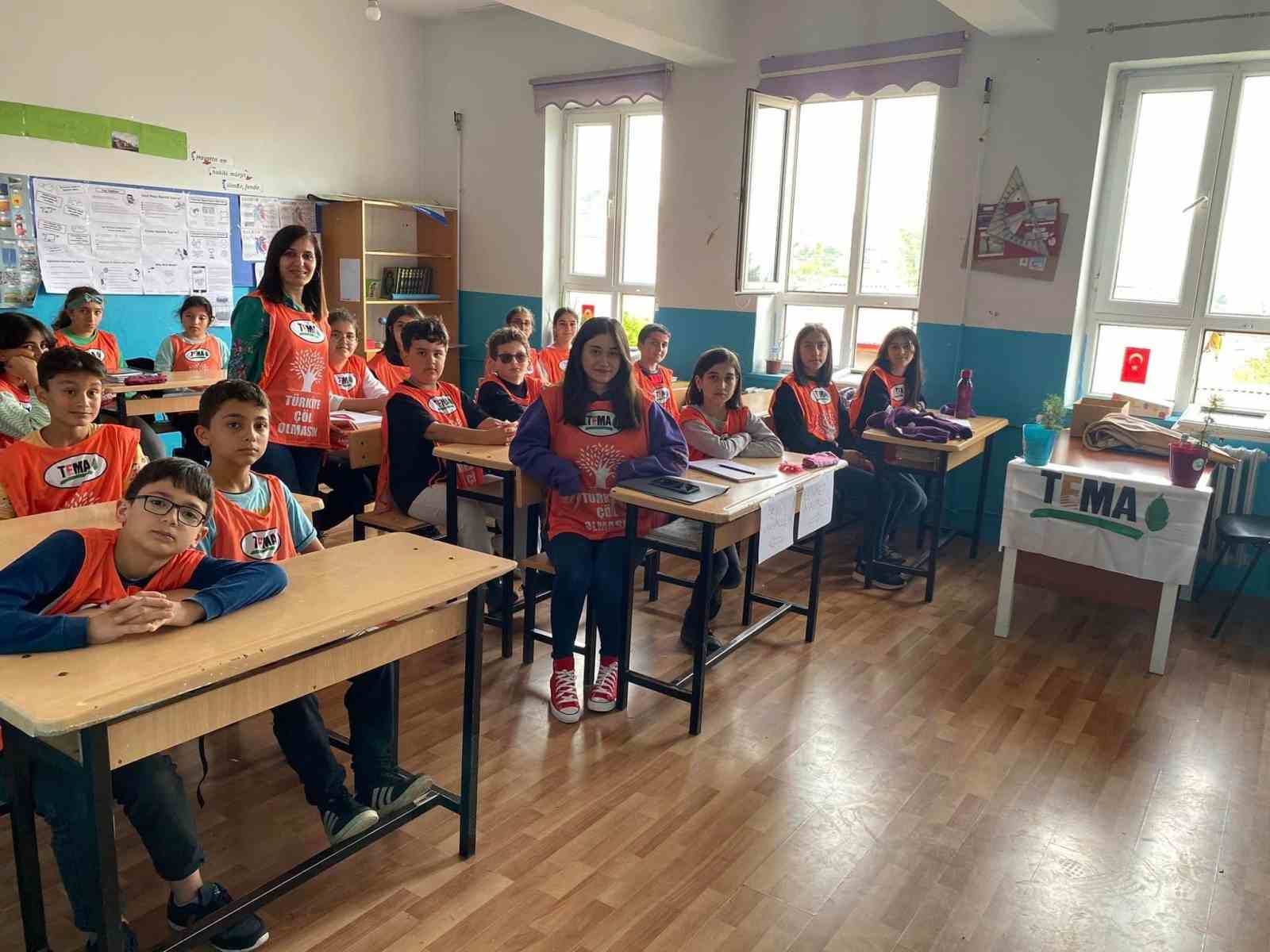 AYDIN, "İMKANLARIMIZ ELVERDİĞİNCE ÇOK SAYIDA FİDANI TOPRAKLA BULUŞTURUYORUZ. TAŞOVA'MIZIN DÖRT