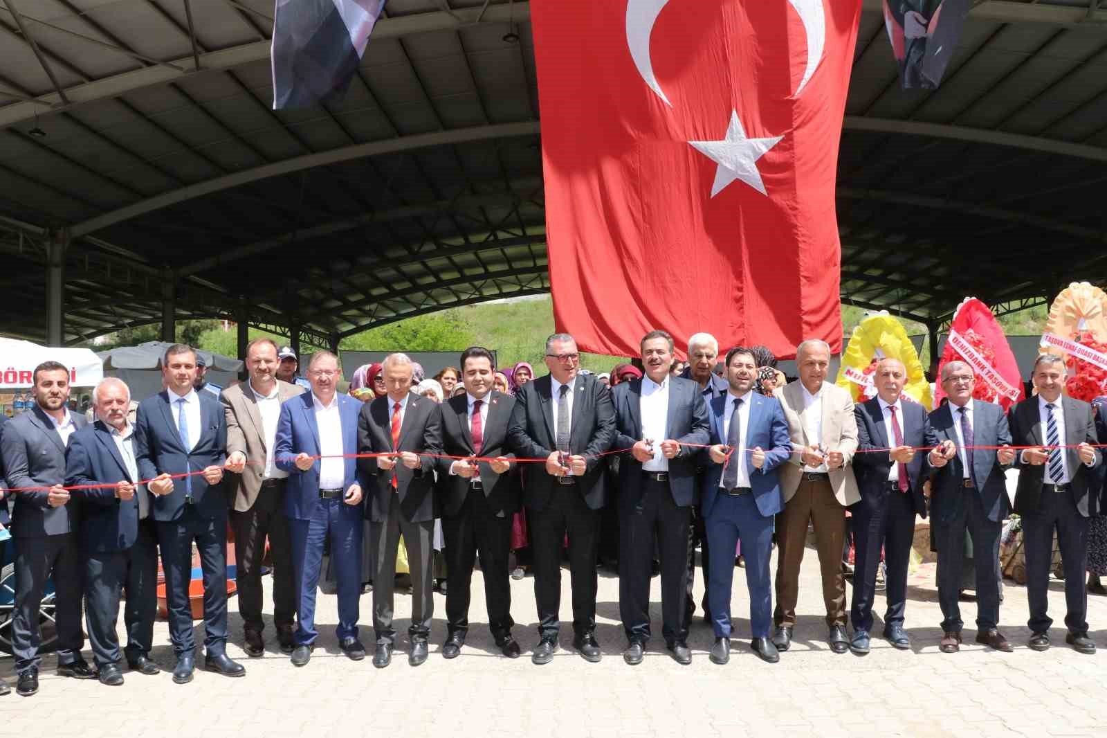 AMASYA'NIN TAŞOVA İLÇESİNDE İNŞA EDİLEN YÖRESEL ÜRÜNLER KAPALI PAZAR YERİNİN