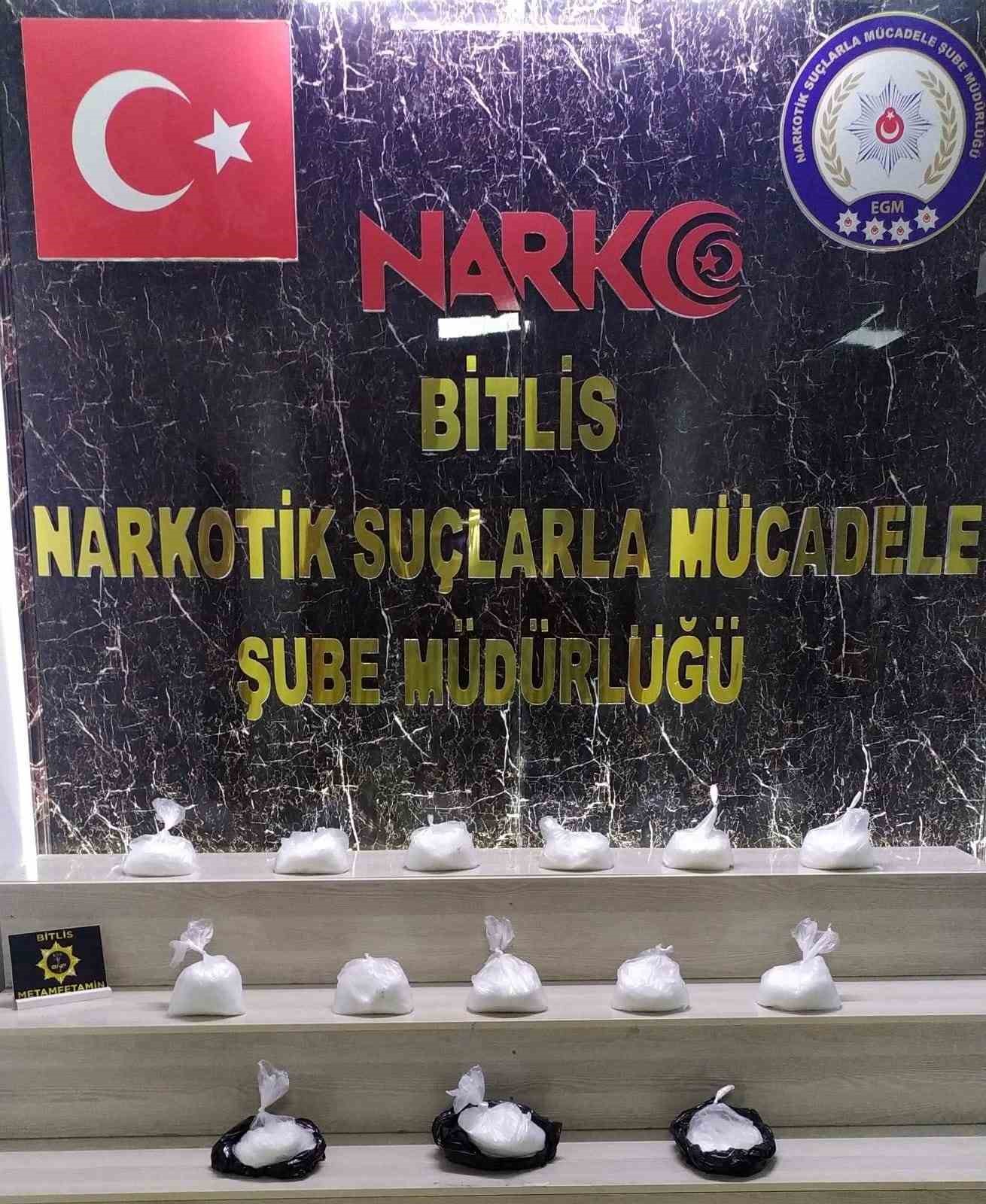 BİTLİS’İN TATVAN İLÇESİNDE DURDURULAN ARAÇ İÇERİSİNDE YAPILAN ARAMADA 10 KİLO